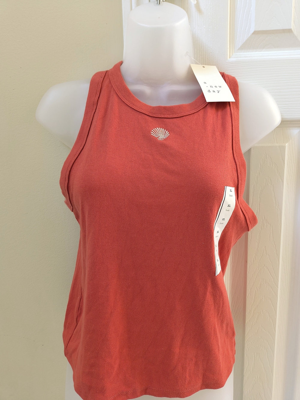 Sea Shell Graphic Ribbed Tank Top in Coral